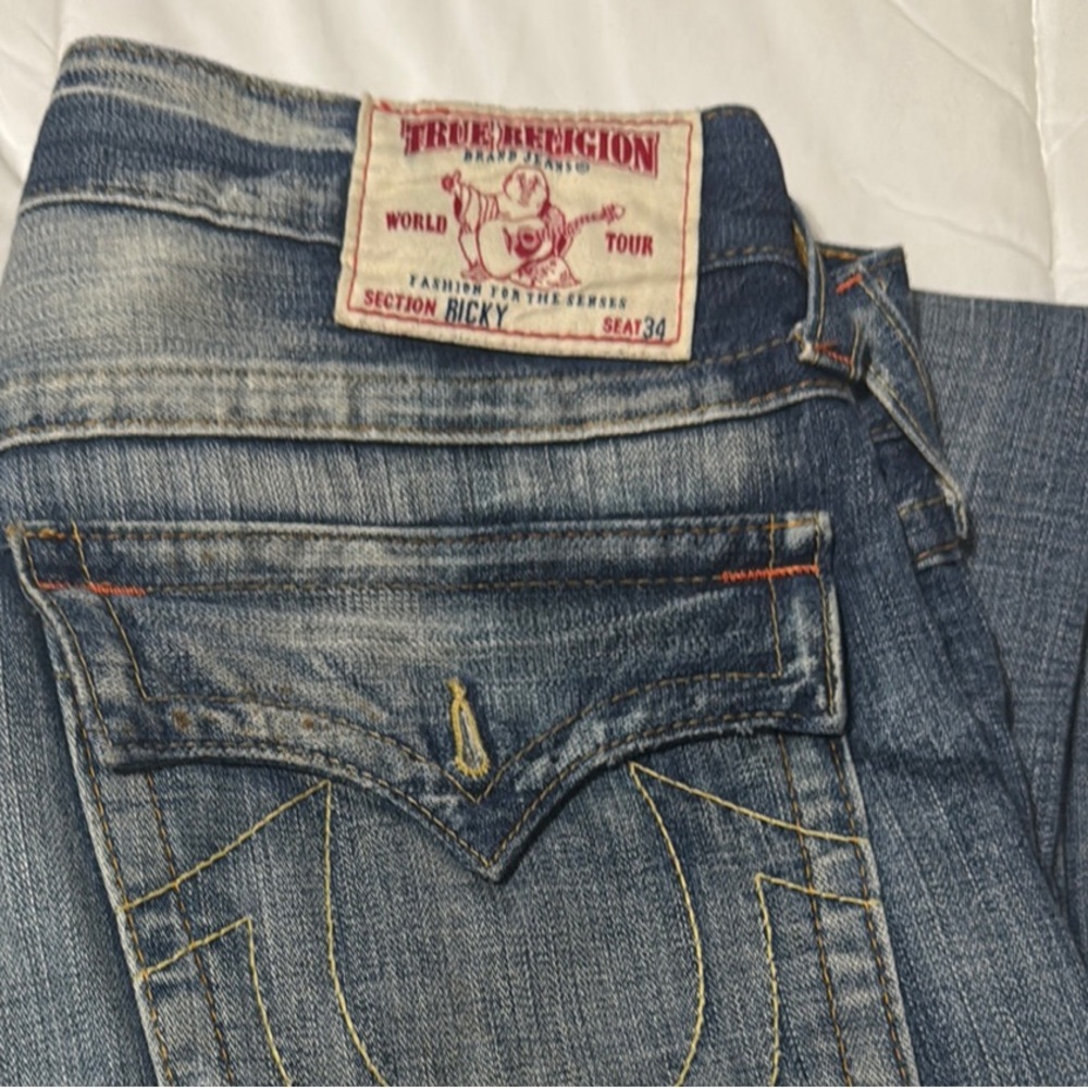 Men True Religion Blue Jeans with Signature Horseshoe Stitching